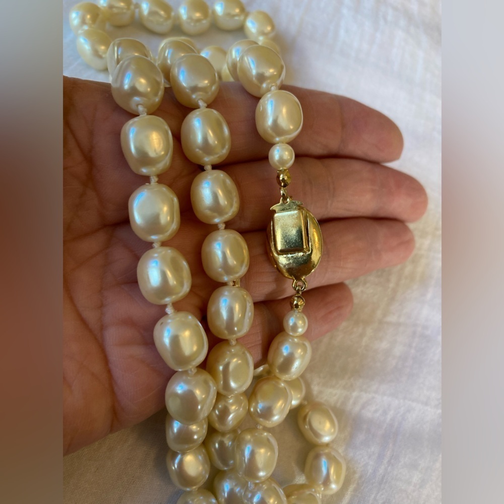 Glass Faux Pearls Hand Knotted Vintage Necklace Push Clasp - Picture 3 of 5